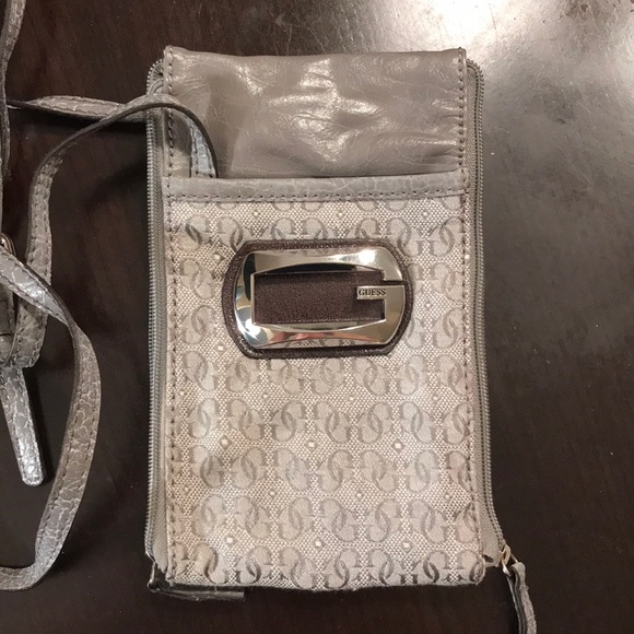 Guess purse - Picture 1 of 5